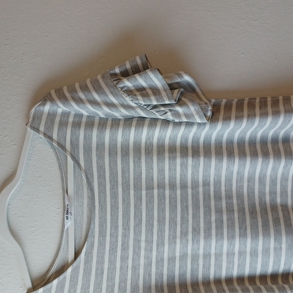 BB Dakota Grey/White Ruffle Sleeve Top Size S - Picture 8 of 8